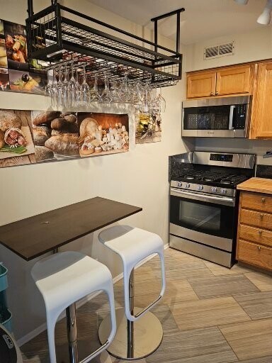 Building Photo - 6325 N Sheridan Rd