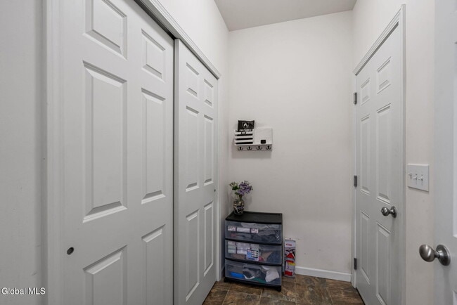 Building Photo - 2 Birch Ct