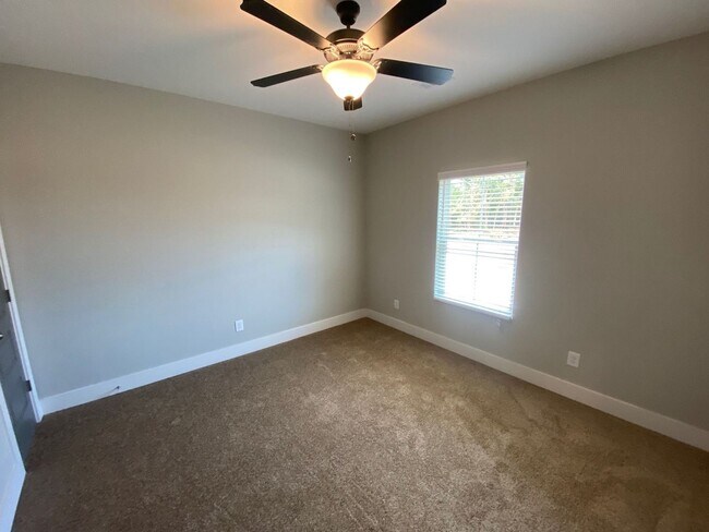 Building Photo - PRE LEASING FOR AUGUST 2026! NEW CONSTRUCT...