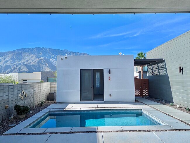 Building Photo - 3402 Ambassador Dr