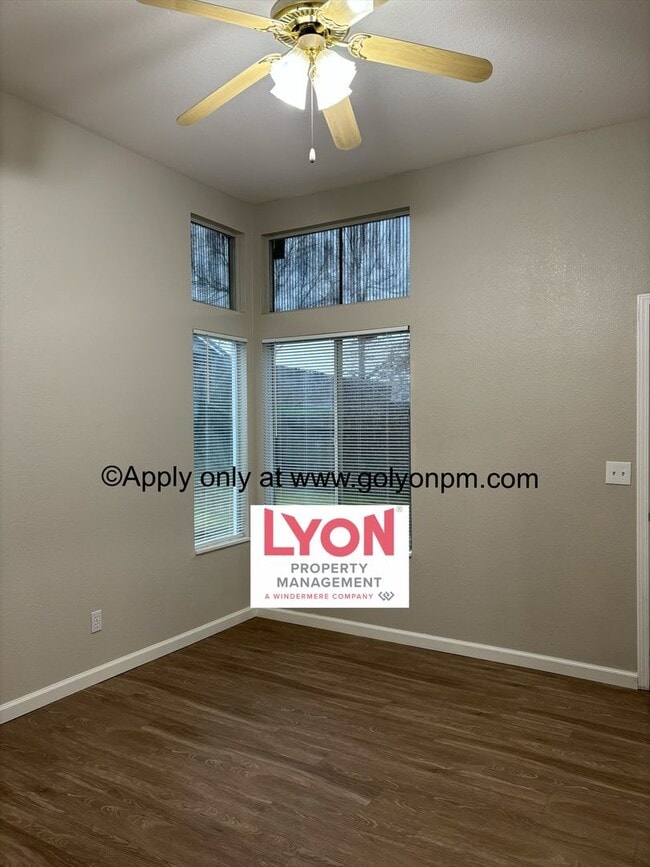 Building Photo - Stunning Home in convenient Elk Grove loca...
