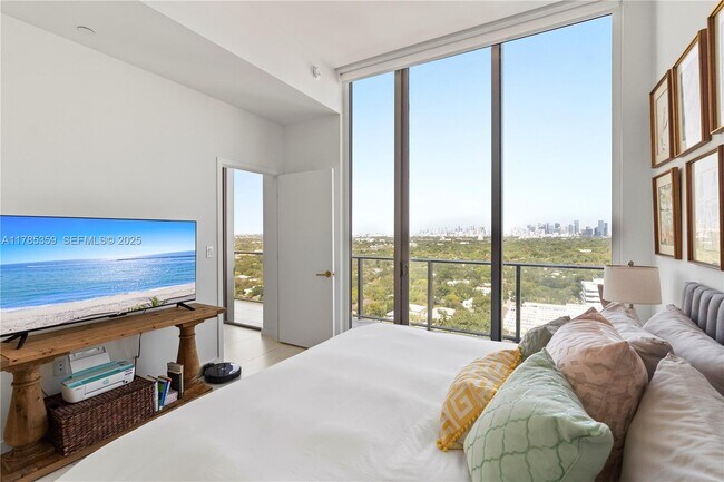 Building Photo - 2678 Tigertail Ave