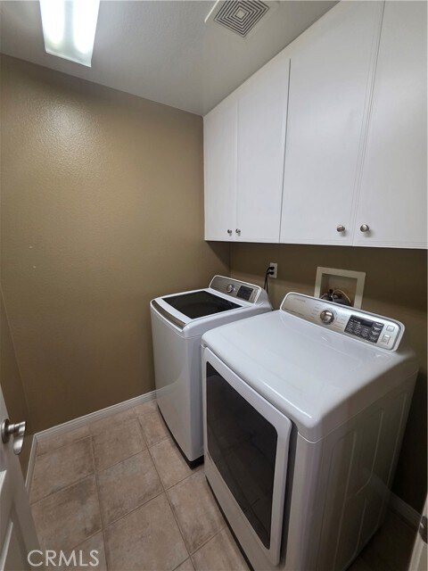 Building Photo - 71 Wonderland