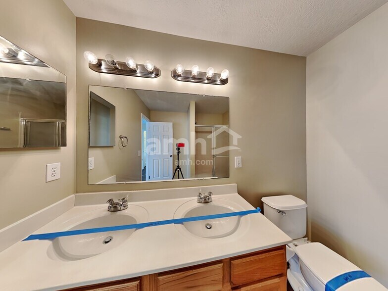 Building Photo - 5469 Boucher Dr