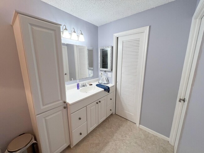 Building Photo - 1 Royal Palm Way