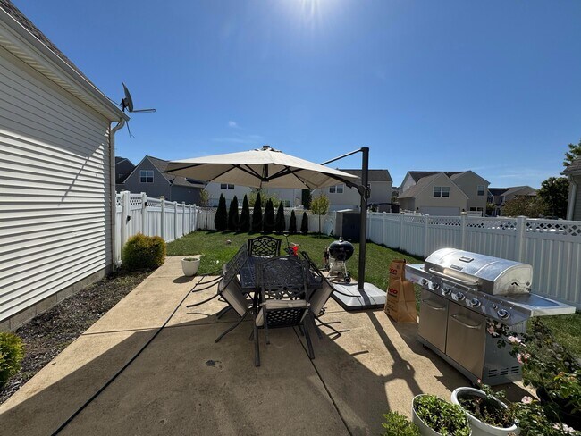Building Photo - 5985 Inslee Rd