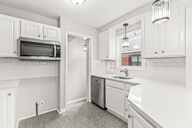 Building Photo - 6938 Fenton St