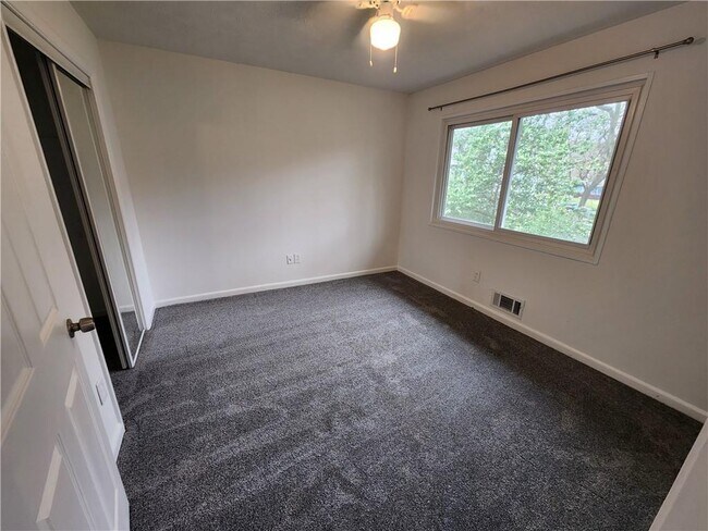 Building Photo - 120 Biscayne Dr NW