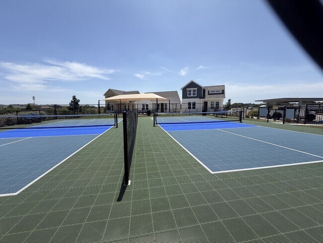 Building Photo - 2 Bed / 2.5 Bath Home Ready for Lease!