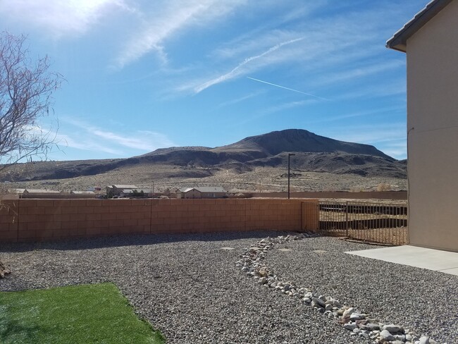 Building Photo - Stunning 5 Bedroom 2 Story Home. Coming soon!