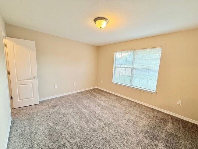 Building Photo - 5994 Autumn Pines Cir