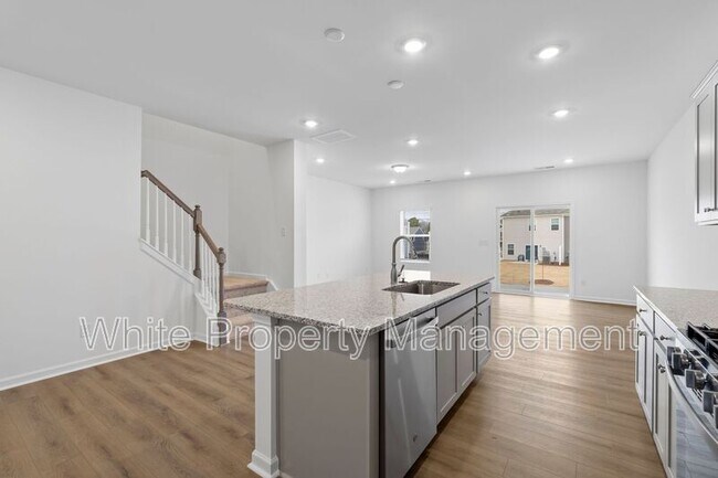 Building Photo - 745 Lock Haven Dr NW