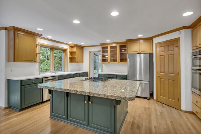 Building Photo - 16323 NE 50th Way