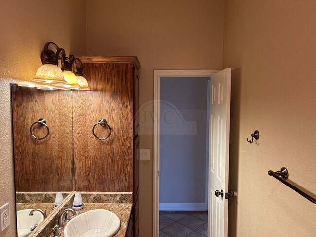 Building Photo - 6008 Bedrock Dr