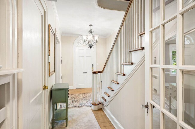 Building Photo - Stunning 3 bedroom FURNISHED MID-TERM RENTAL home in historic downtown Burlington