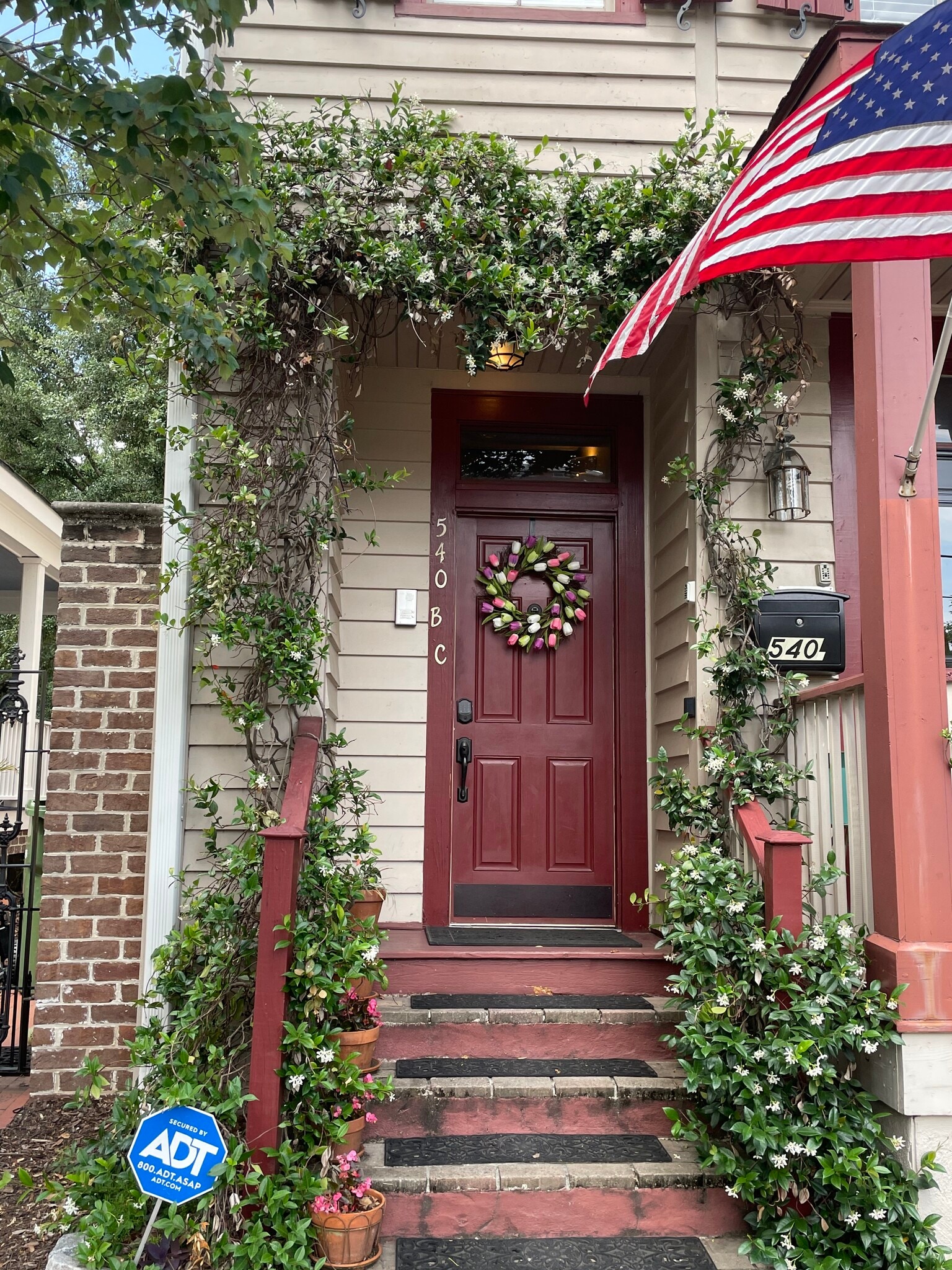 Street entry in Fall - 540 E Taylor St