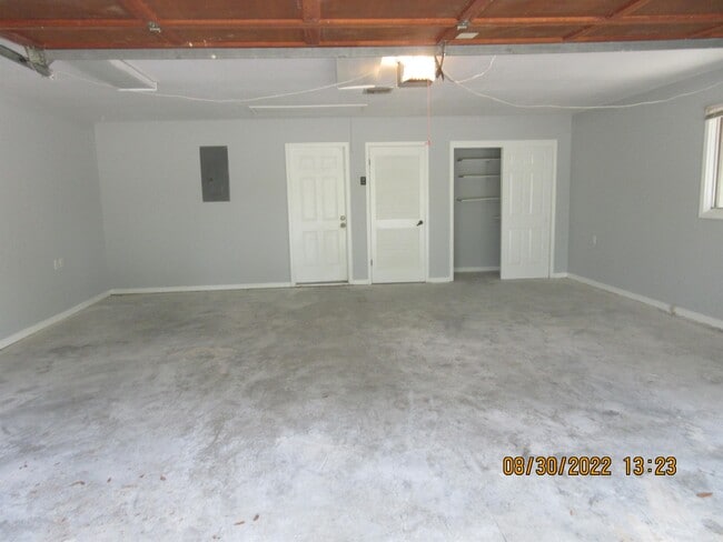 Building Photo - 320 W Fort Morgan Rd