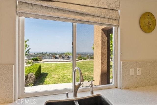 Building Photo - 2528 N San Miguel Dr