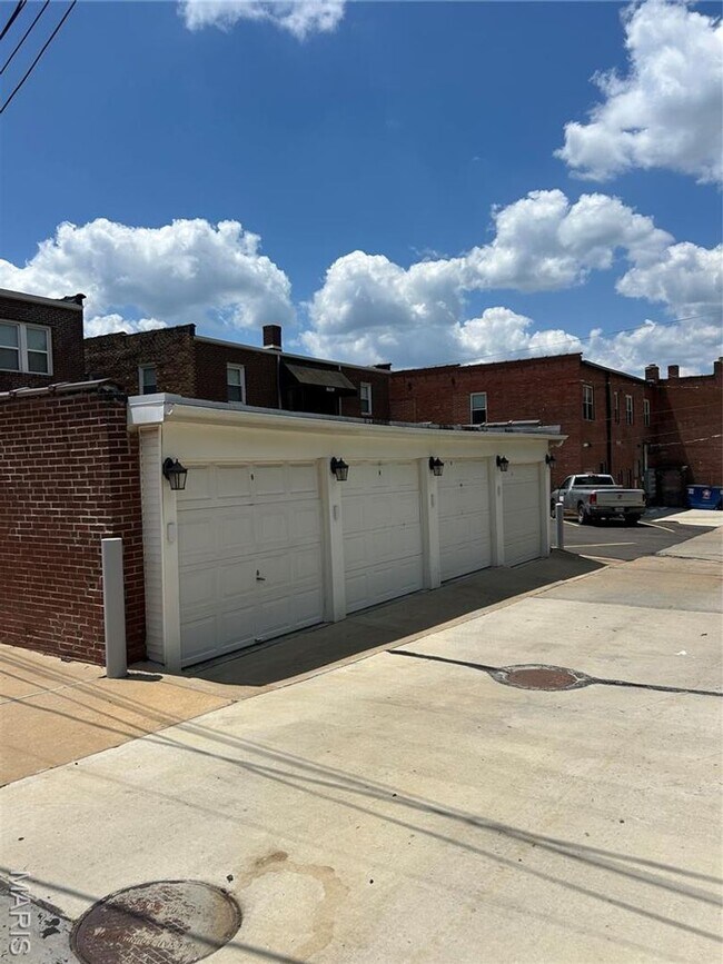 Building Photo - 6607 Clayton Rd