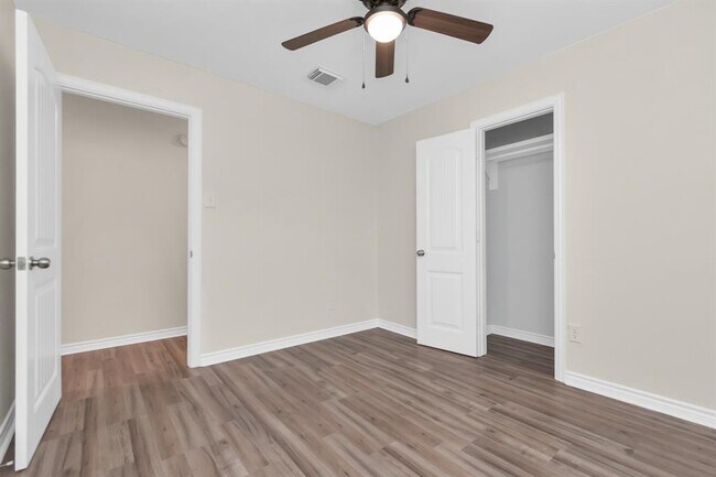 Building Photo - 1422 Hunters Park Dr