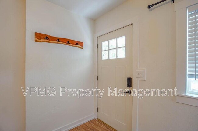 Building Photo - 3113 Yeoman Ave