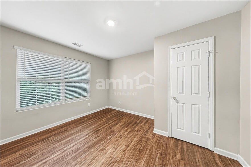 Building Photo - 3276 Peach Ct NW