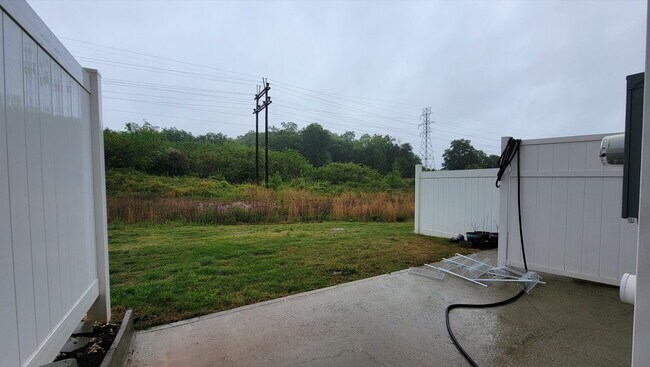 Building Photo - MOVE-IN SPECIAL! 1/2 OFF 1st MONTHS RENT.