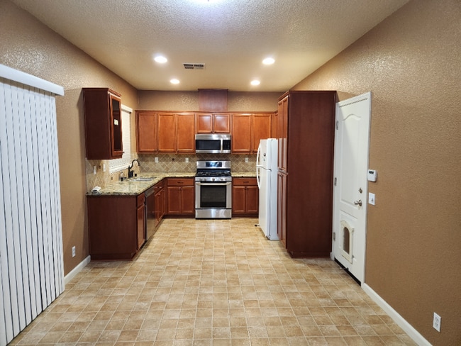Building Photo - 1558 Hearthsong Dr