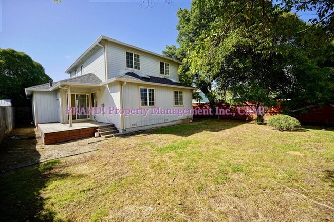 Building Photo - 9 Bayview St