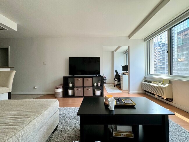 Building Photo - 211 E Ohio St