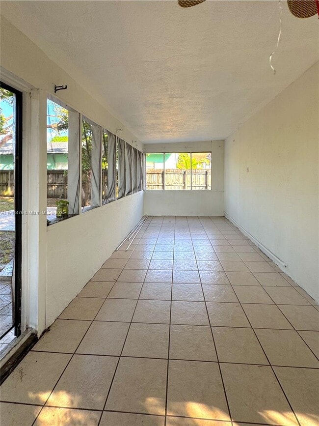 Building Photo - 2225 Taylor St