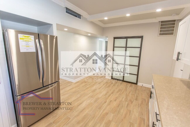 Building Photo - 351 E Thomas Rd