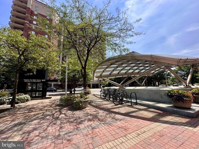 Building Photo - 901 N Monroe St