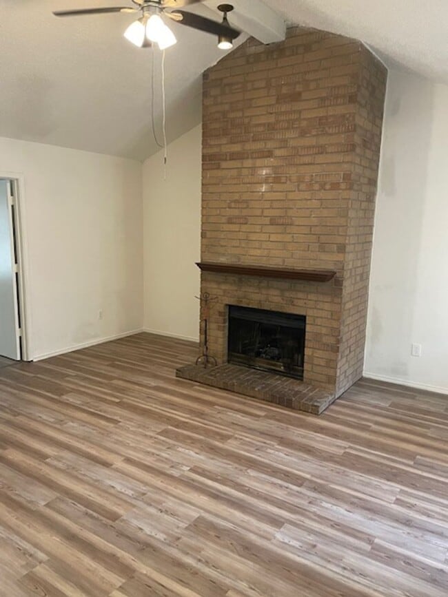 Building Photo - 716 Woodland Ct