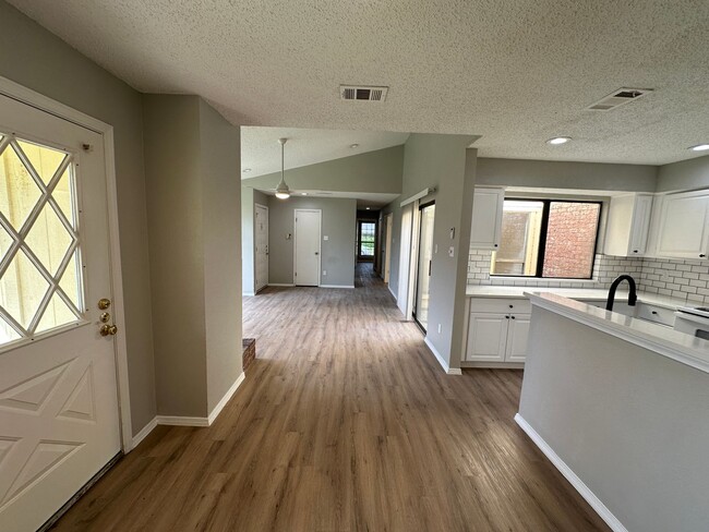Building Photo - 4738-4740 Berridge Lane