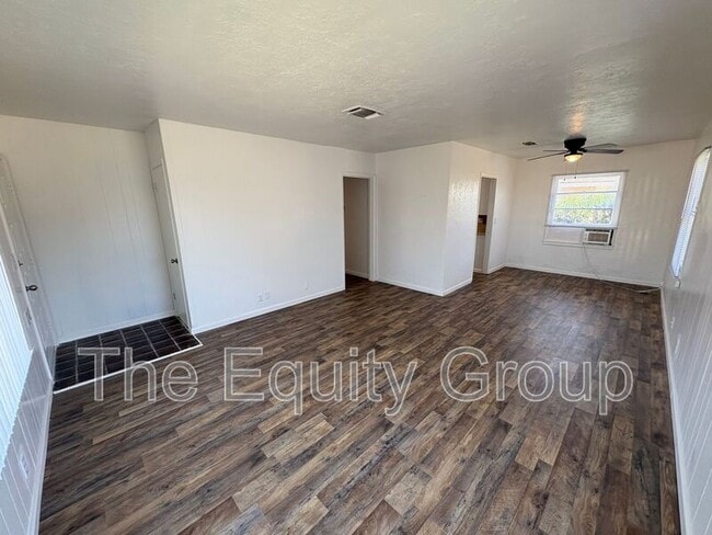 Building Photo - 495 N Perry Ave