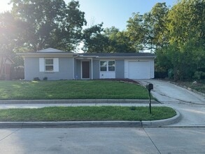 Building Photo - 1202 Valley View Dr