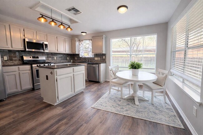 Building Photo - 9313 Sanford Dr