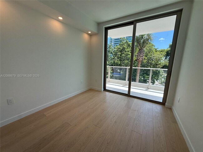 Building Photo - 2200 Brickell Ave