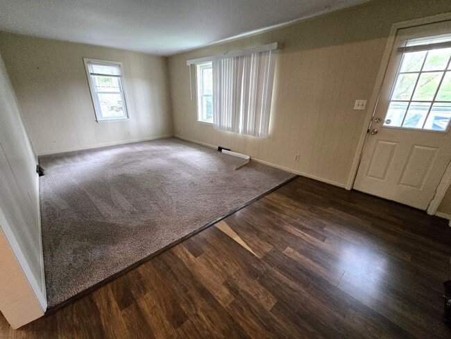 Building Photo - Charming Ranch Right Off W King Street!