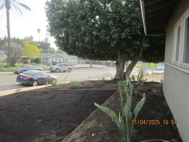 Building Photo - Immaculate 3 bedroom Home University Highlands Riverside