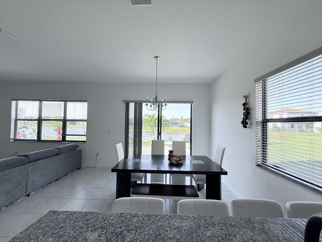 Building Photo - 5465 Soria Ave
