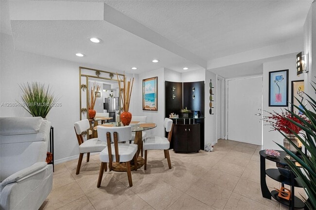 Building Photo - 1334 Collins Ave