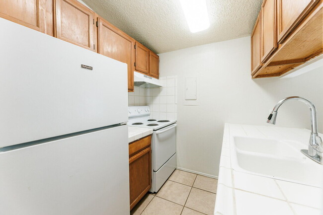Building Photo - 140 N Troy Ave