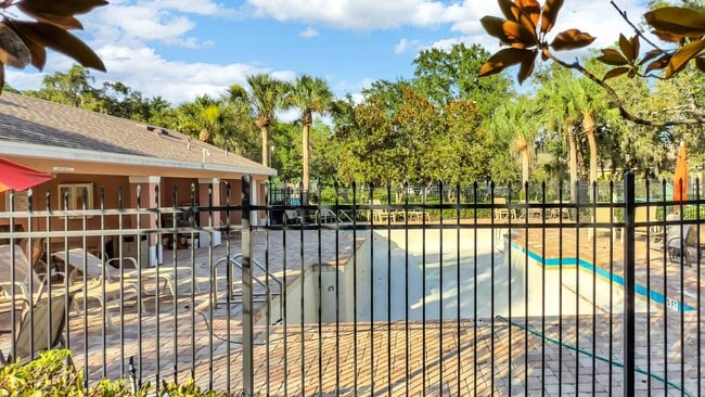 Building Photo - Beautiful 3BD/2BTH Home in Colony Lakes!