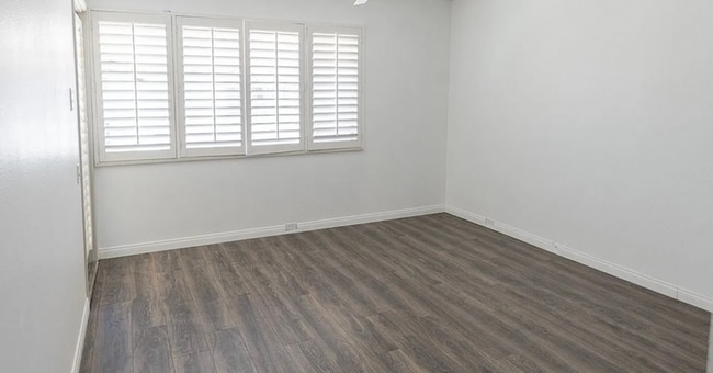Building Photo - 4052 Loma Riviera Cir