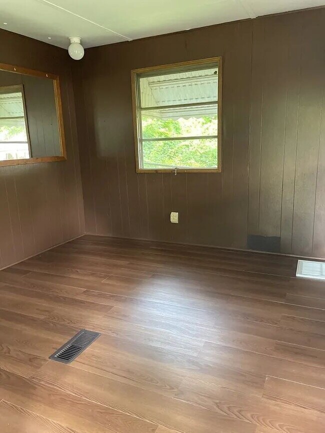 Building Photo - 2-Bedroom Mobile Home in Greenville