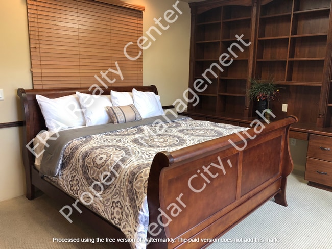 Building Photo - Large 2 bed / 1 bath Condo on North End of Town