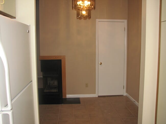 Building Photo - 302 Michelle Ct