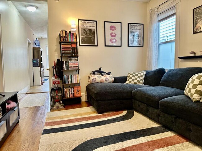 Building Photo - 3 bedroom in Cambridge MA 02141